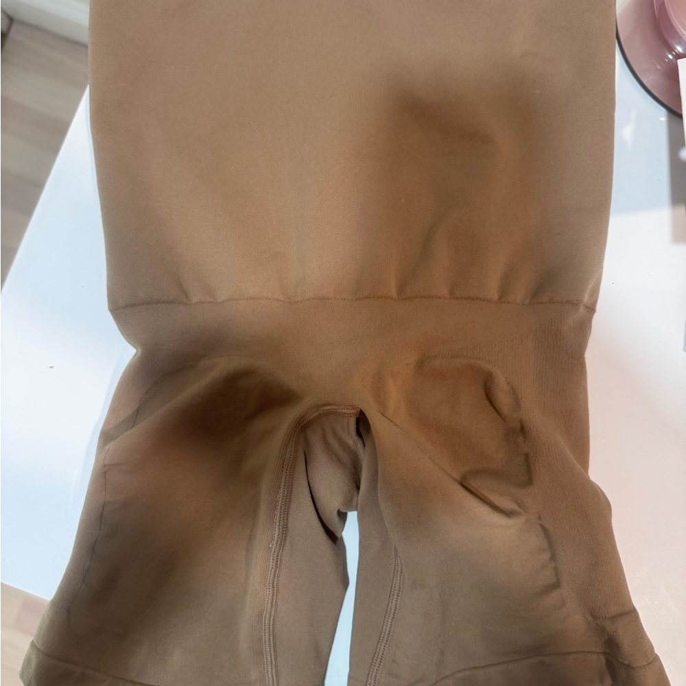 Fabletics YITTY NWT Tan shapewear